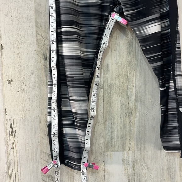 🐝 Kyodan Leggings Yoga Workout Crop Sheer Cutout Leg Size Large - Picture 3 of 8